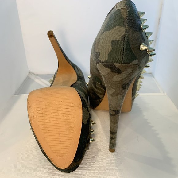 Heels - Picture 2 of 3